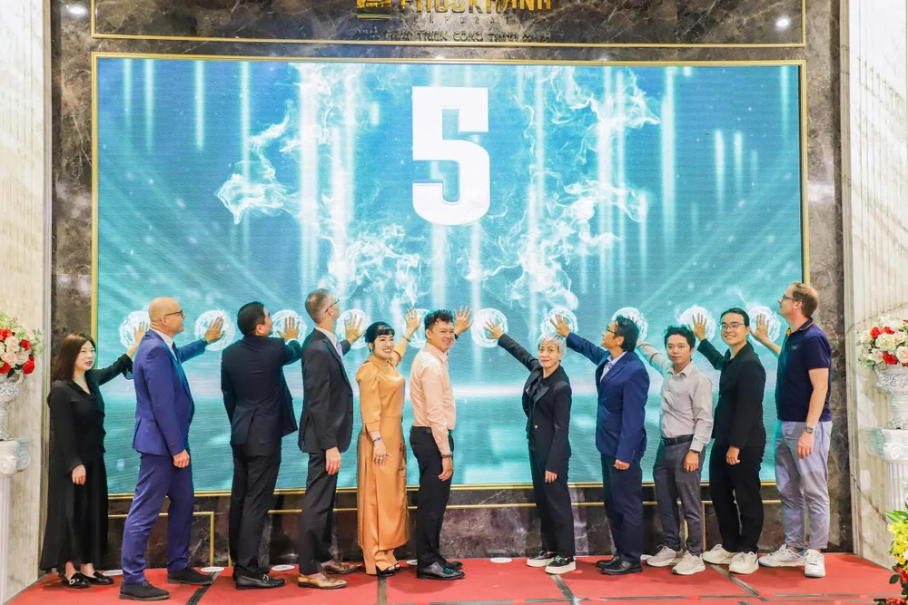 Các đối tác thực hiện nghi thức khởi động dự án