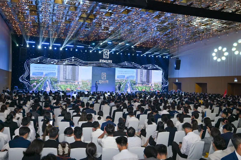 Các chuyên viên tư vấn tham gia sự kiện