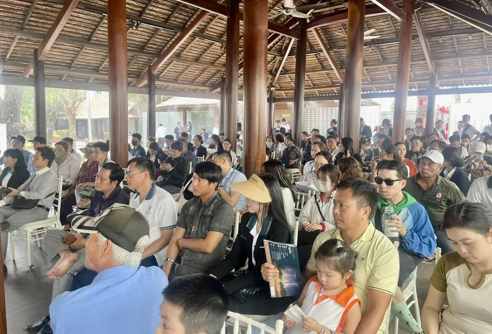 Khách hàng tham dự một buổi ra mắt dự án bất động sản