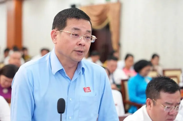 Giám đốc Sở NNMT Nguyễn Toàn Thắng báo cáo tại kỳ họp