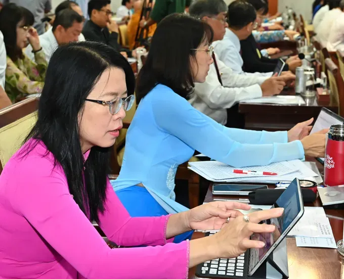 Các đại biểu HĐND TPHCM tại kỳ họp lần thứ 4. Ảnh Việt Dũng