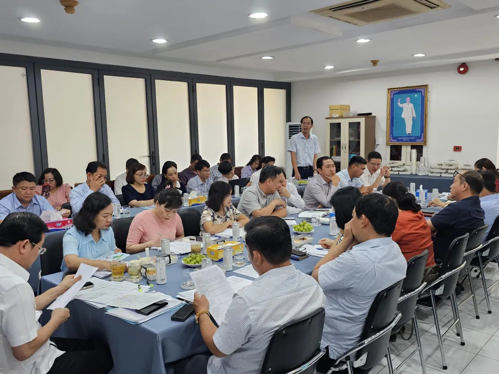 Lãnh đạo Văn [hòng ĐKĐĐ Thành phố trong một cuộc họp giao ban. Ảnh: Đỗ Trà Giang