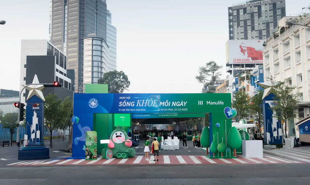 Khám sức khỏe cho người dân tại phố đi bộ Lê Lợi, TPHCM