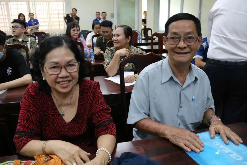 Nhận đew62n bù.jpg