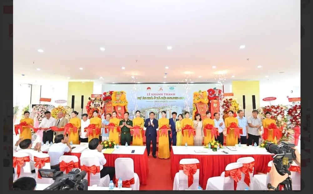Nghi lễ cắt băng khánh thành
