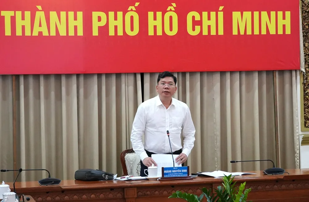 Phó Chủ tịch UBND TPHCM Hoàng Nguyên Dinh phát biểu tại cuộc họp 