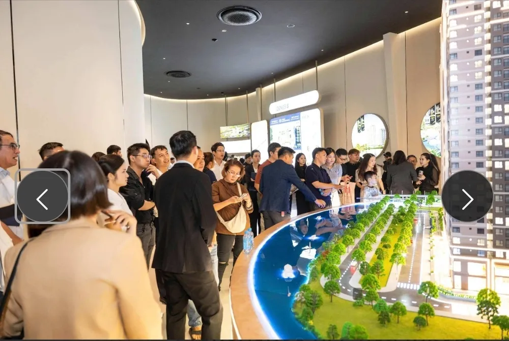 Tham quan Wow center.jpg