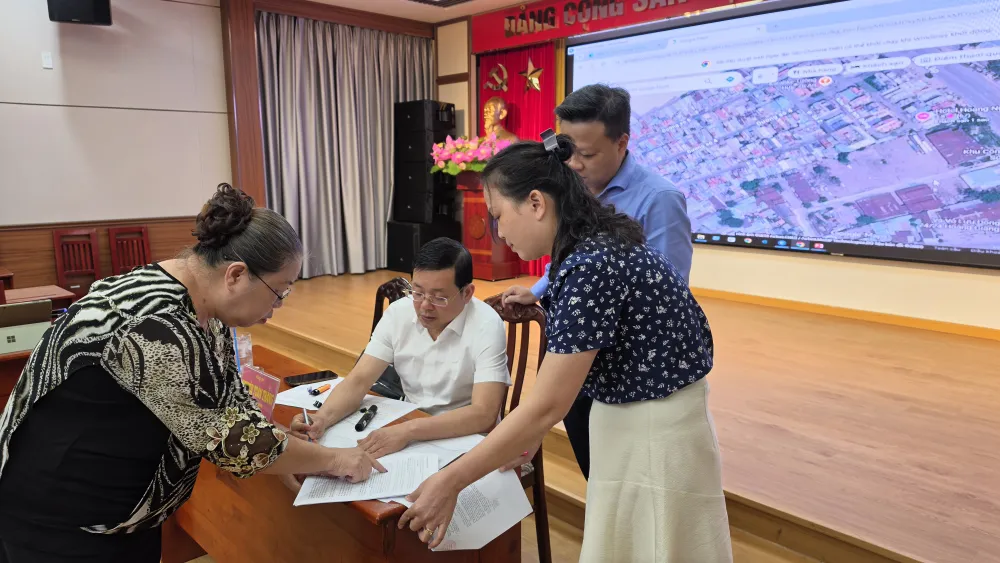 Ông Nguyễn Toàn Thắng trao đổi hướng tháo gỡ vướng mắc cùng chủ đầu tư