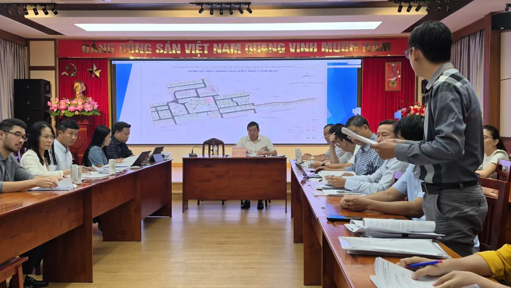 Các thành viên Tổ Công tác 1645 tại cuộc họp chiều 8-10