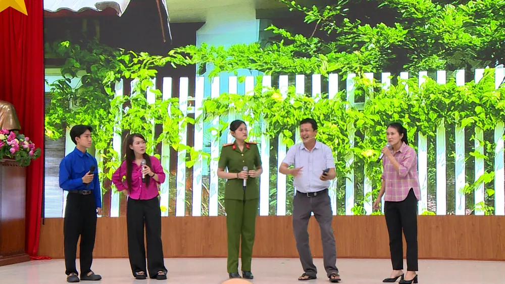 Tiểu phẩm long hương.jpg