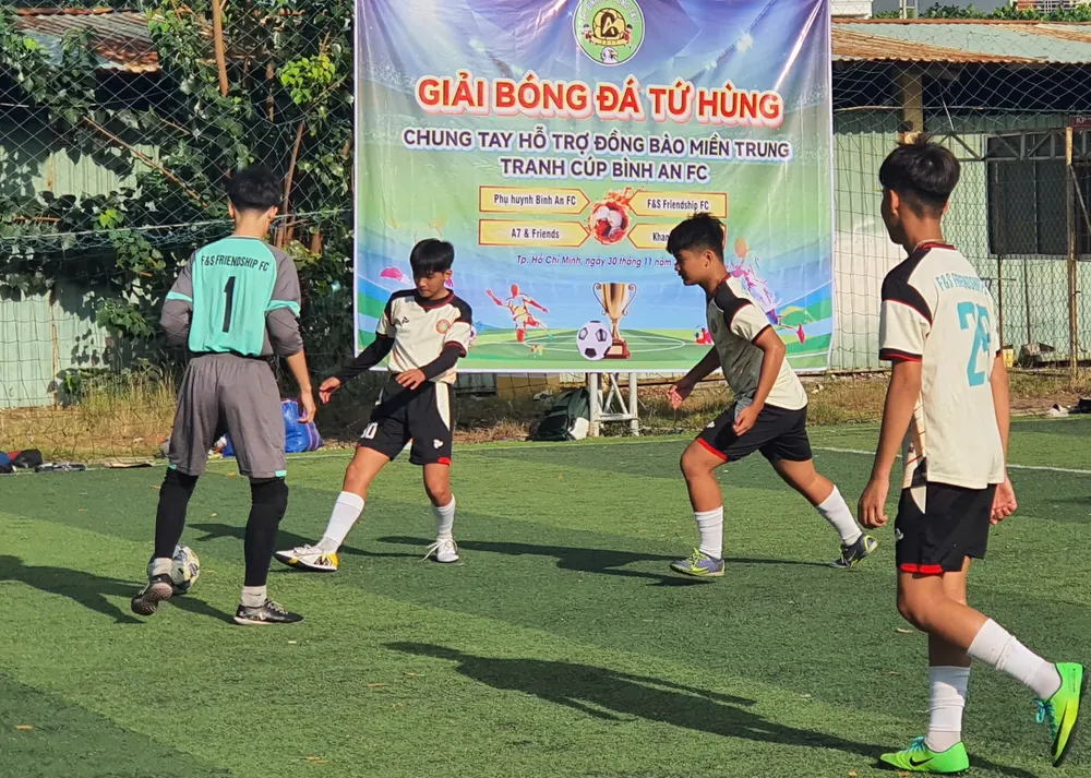 bóng đá tứ hùng.jpg