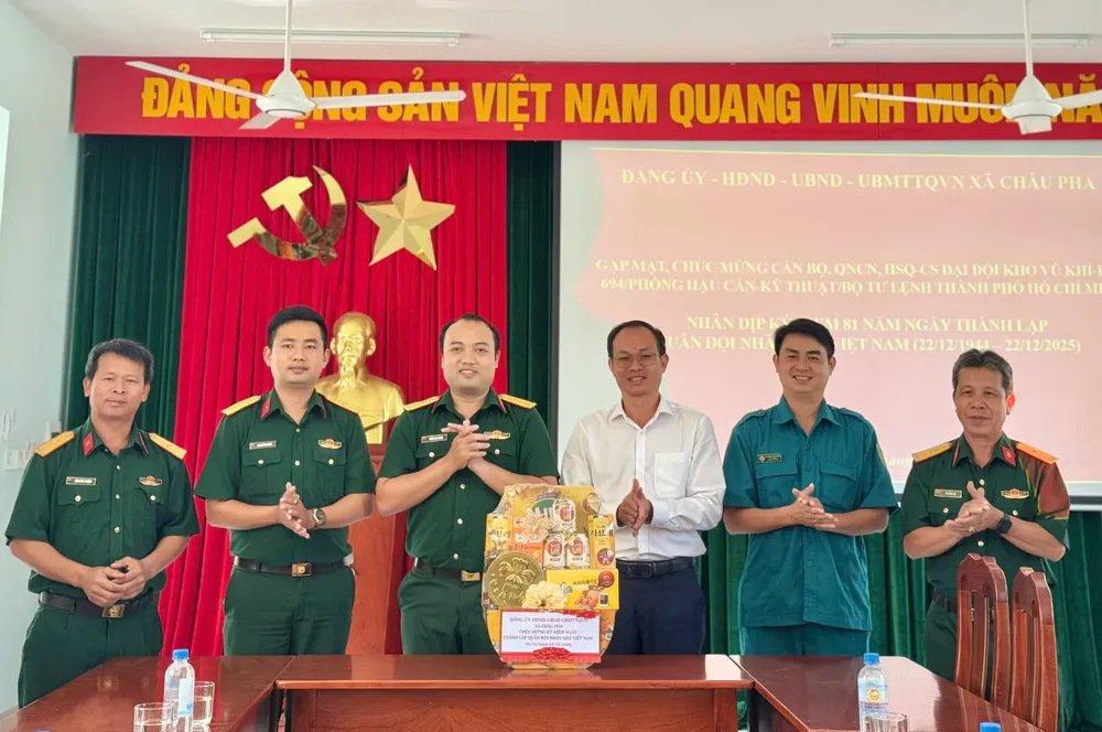 châu pha thăm 6.jpg