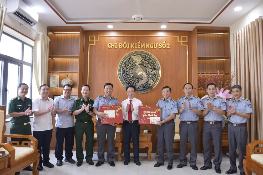 Đồng chí Đặng Minh Thông thăm, chúc tết Chi đội kiểm ngư số 2