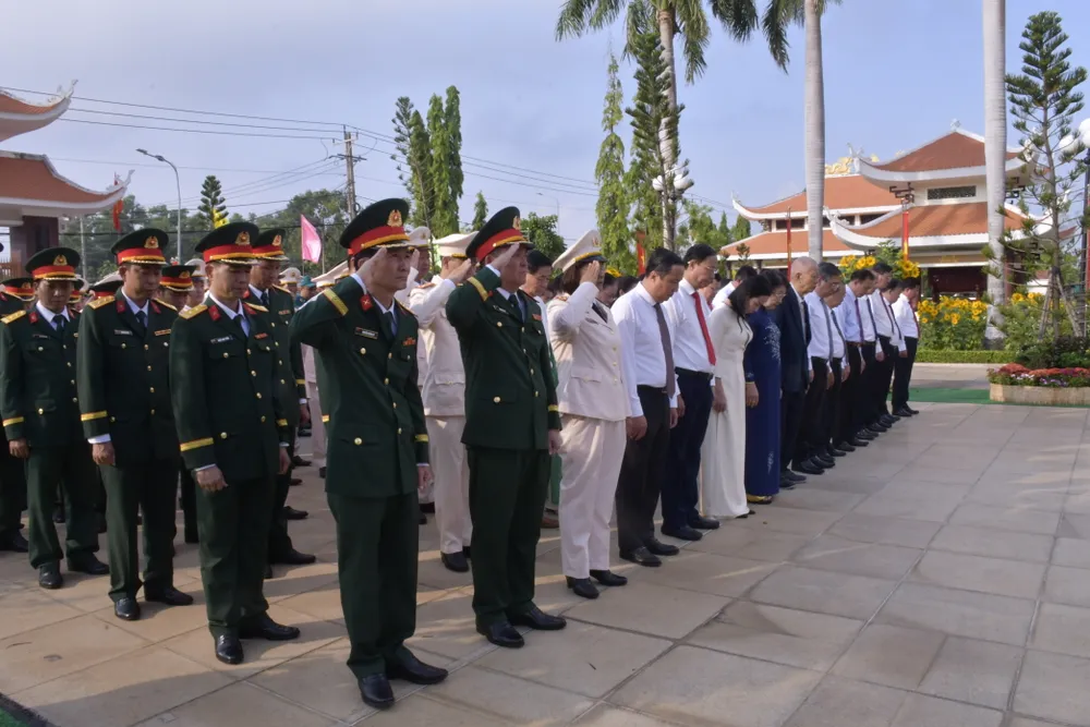 vieng nghia trang 2.JPG