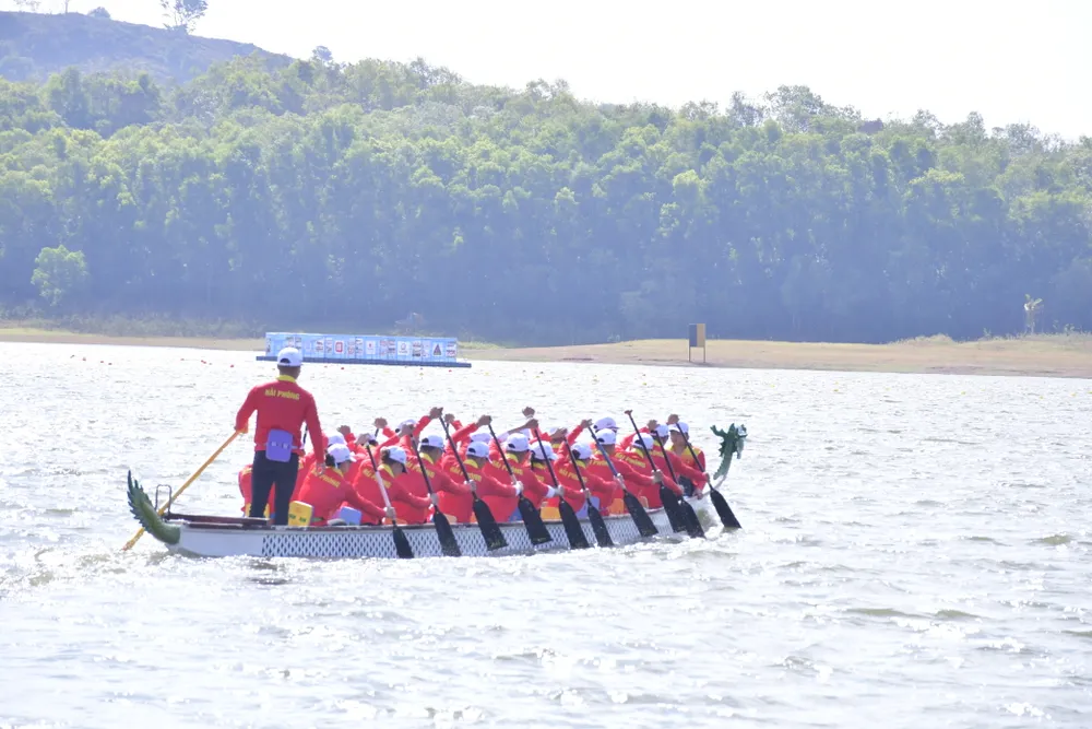 dua thuyen 4.JPG