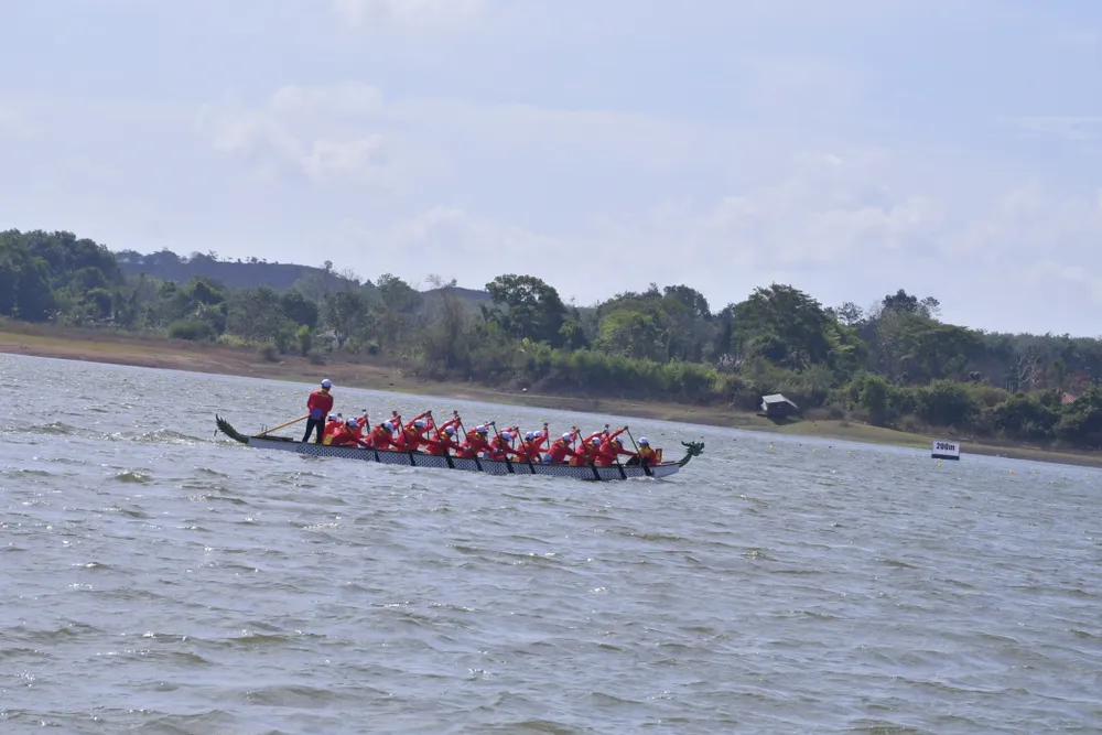 dua thuyen 5.JPG