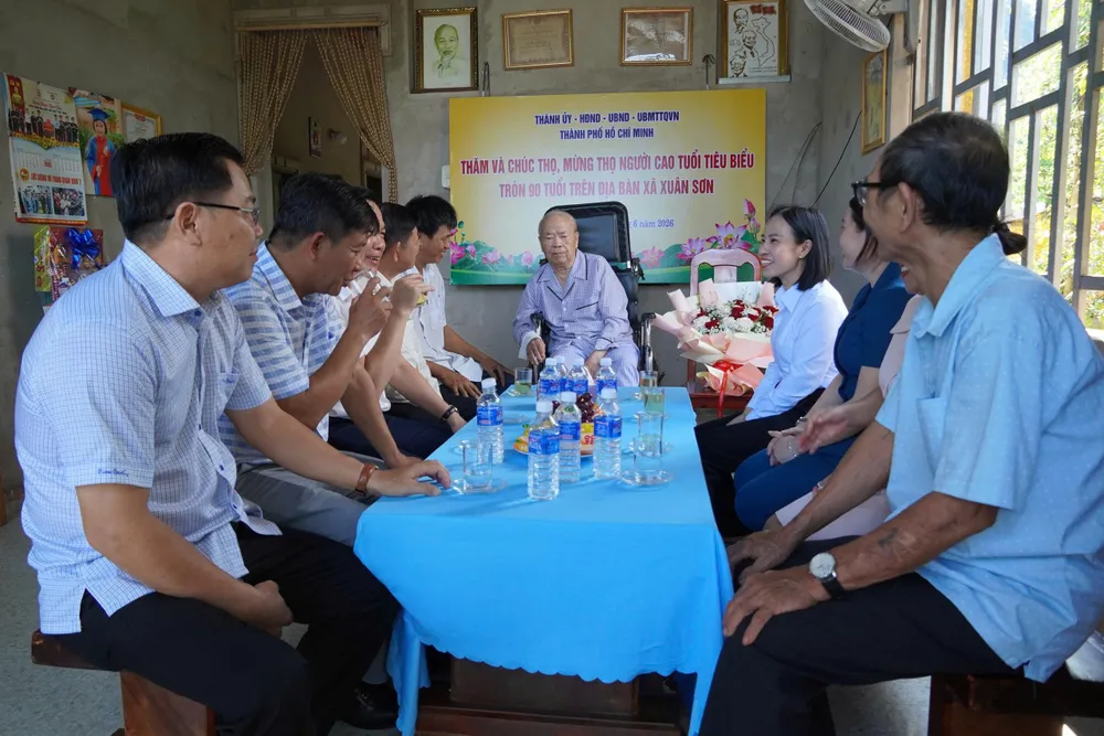 cụ sáng 1.jpg