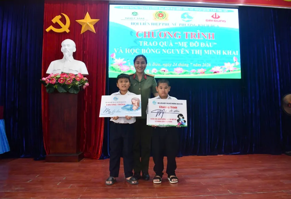 hoc bổng 3.jpg