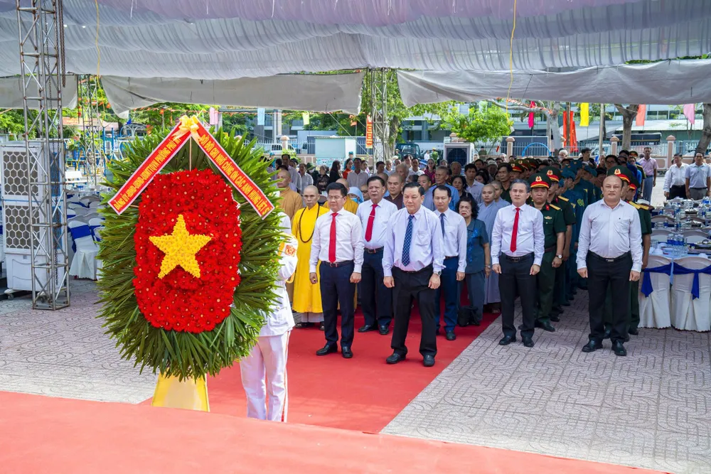 Phường Phú Mỹ tổ chức lễ viếng đền thờ liệt sĩ