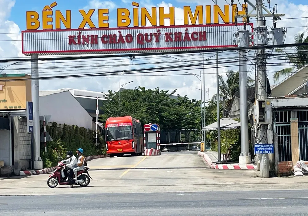 Bến xe Bình Minh nằm trên quốc lộ 1A, thuộc phường Bình Minh, tỉnh Vĩnh Long