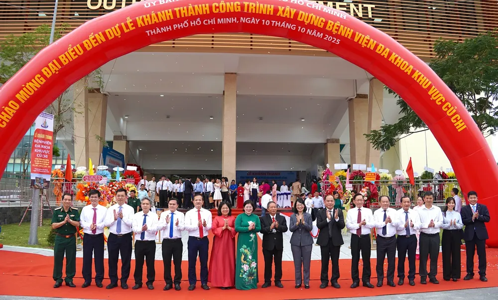 Các đại biểu tại lễ khánh thành. Ảnh: QUANG HUY