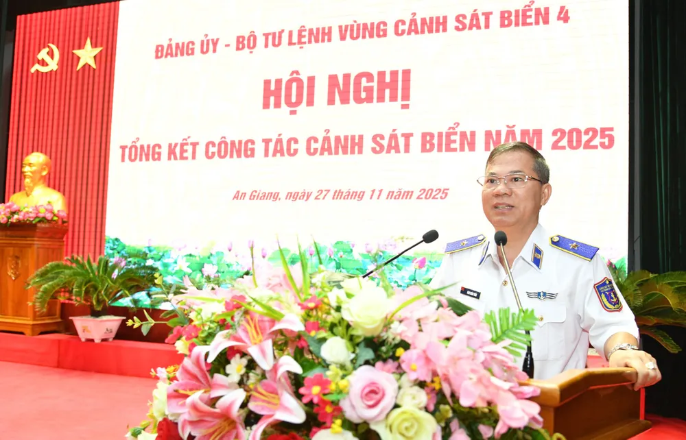 Thiếu tướng Đàm Xuân Tuấn, Phó Tư lệnh Cảnh sát biển Việt Nam phát biểu chỉ đạo tại hội nghị