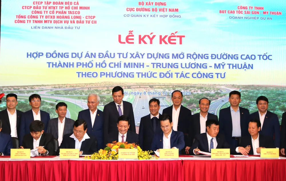 Lễ ký kết hợp đồng dự án đầu tư xây dựng mở rộng đường cao tốc TPHCM - Trung Lương - Mỹ Thuận theo phương thức đối tác công tư