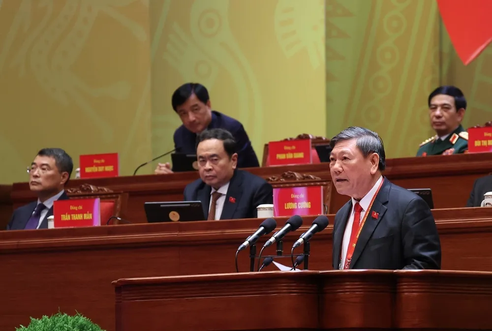 Đồng chí Trần Văn Rón, Phó Chủ nhiệm Thường trực Ủy ban Kiểm tra Trung ương trình bày tham luận. Ảnh: VIẾT CHUNG