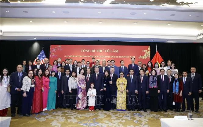 Tổng Bí thư Tô Lâm với bà con cộng đồng người Việt Nam tại Hoa Kỳ. Ảnh: TTXVN