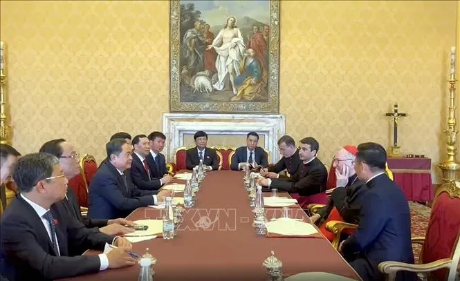 Chủ tịch Quốc hội Trần Thanh Mẫn hội kiến Thủ tướng Tòa thánh Vatican, Hồng y Pietro Parolin. Ảnh: TTXVN