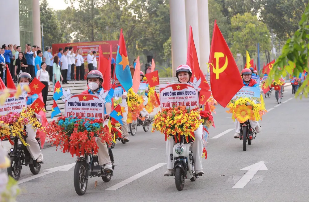 Phường Bình Dương tổ chức Diễu hành xe hoa chào mừng “Tháng 4 lịch sử - Rực rỡ non sông”