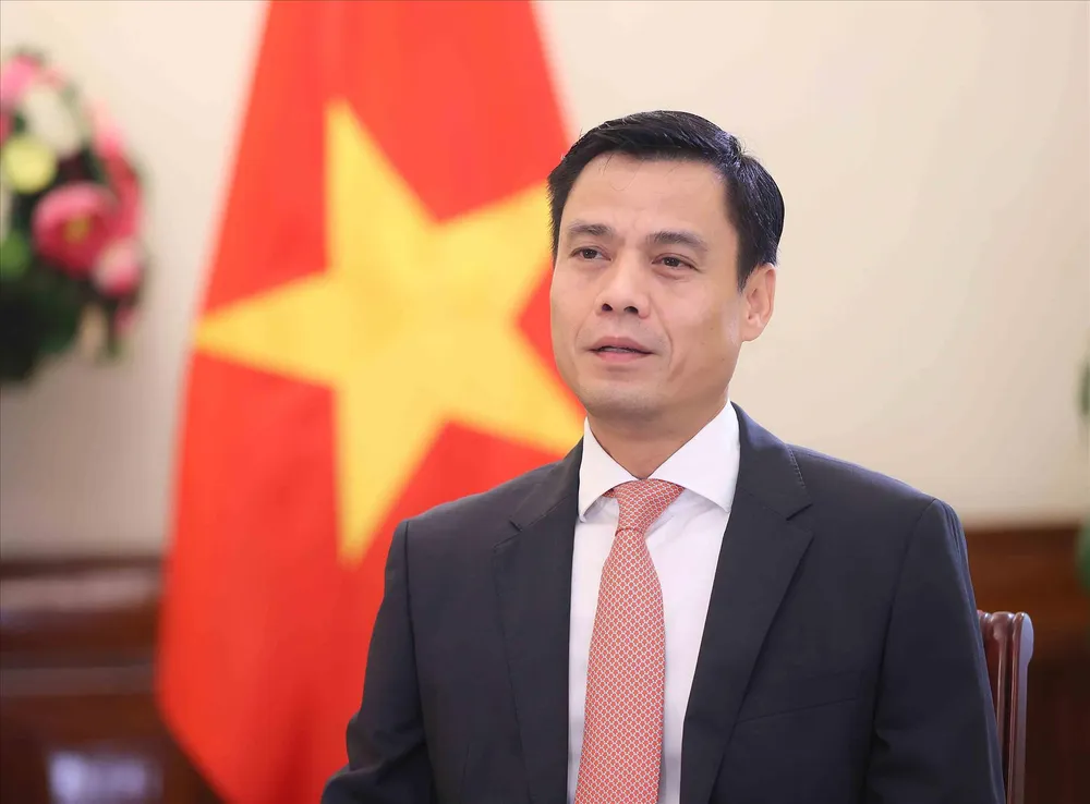 thu truong.jpg