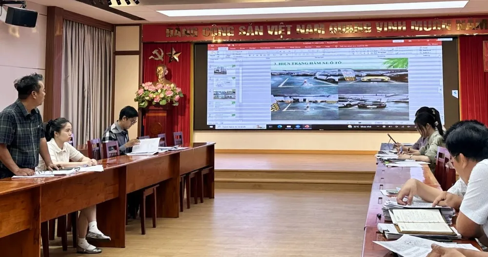 Buổi họp gỡ vướng cấp sổ hồng của Tổ công tác 1645. Ảnh: THANH HIỀN