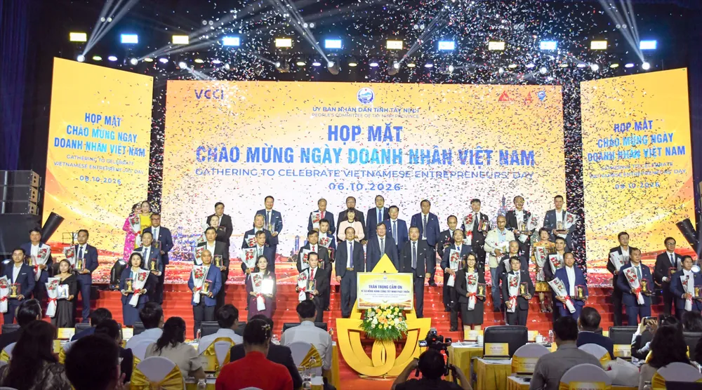 trao hoa.jpg