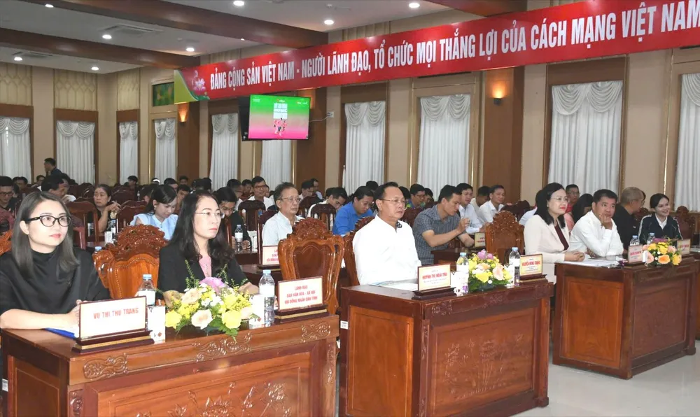 đại biểu hội thảo.jpg