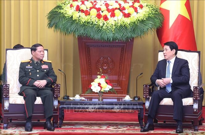 国家主席梁强会见老挝人民军总政治局主任汪松•印潘披。