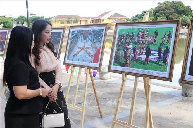 vna-potal-trien-lam-anh-voi-chu-de-sac-toc-niem-tin-va-di-san-tai-da-nang-stand 3.jpg