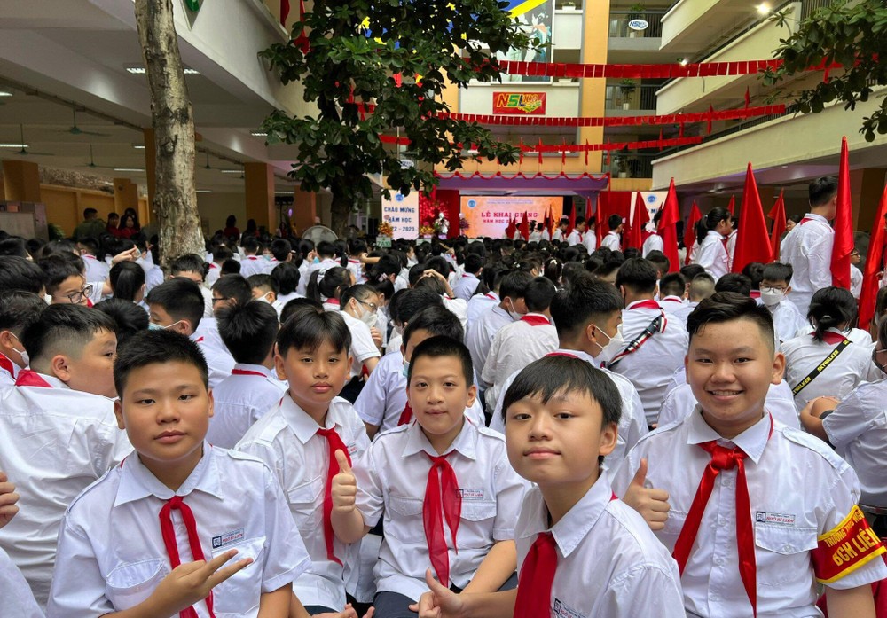 多所初中学校安排学生在周六上午上课。