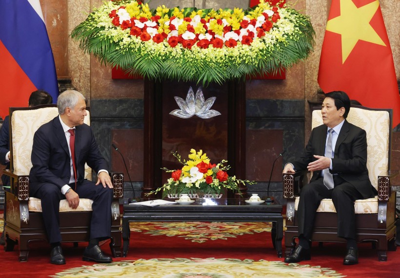 国家主席梁强会见俄罗斯国家杜马主席维亚切斯拉夫·沃洛金。