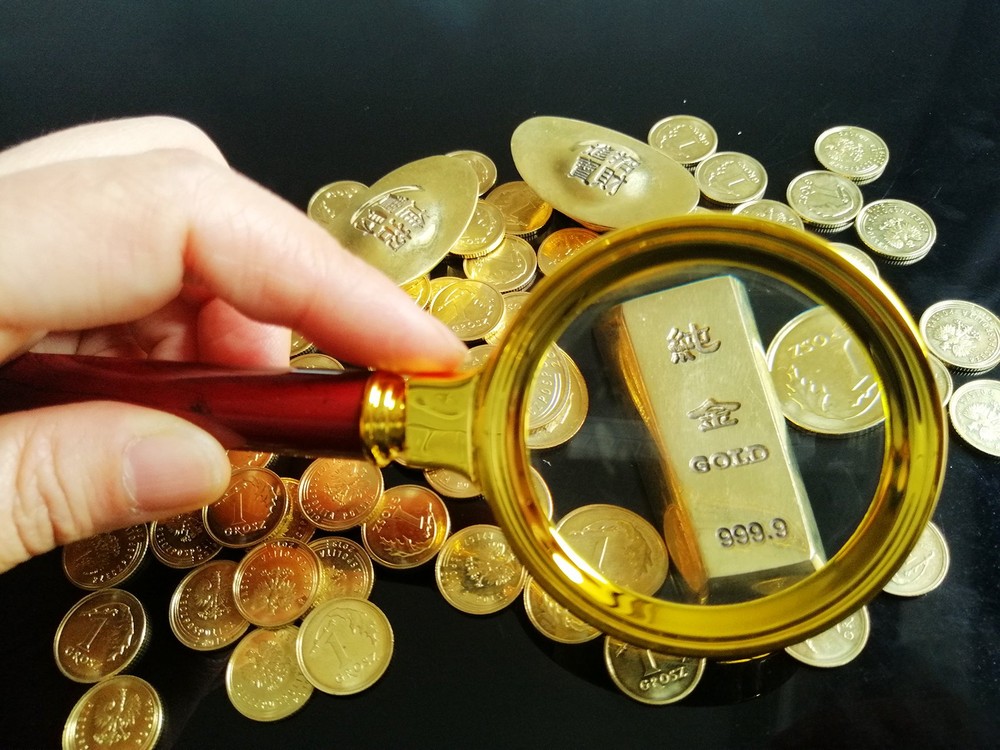 国际现货黄金首次突破4000美元。