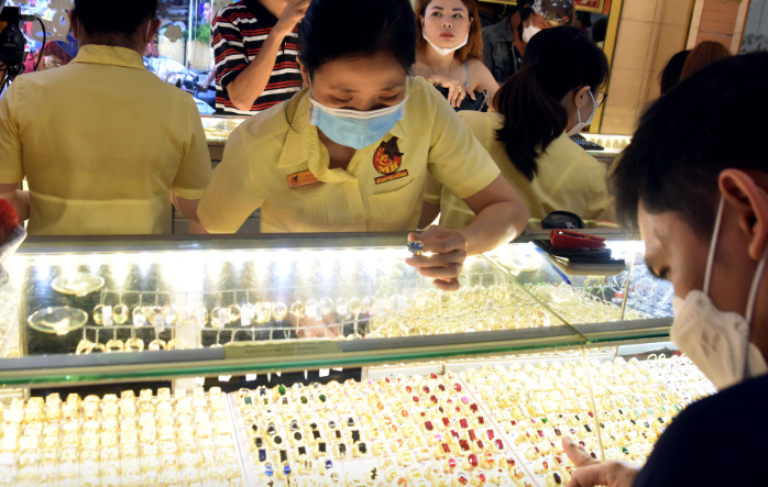 市民购买金首饰