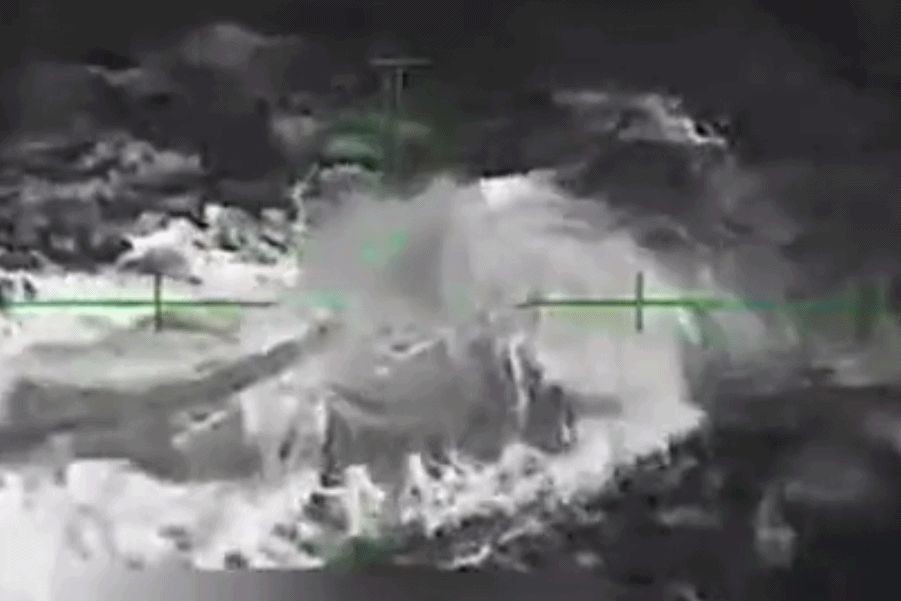 特朗普总统在社交媒体发布的打击画面。图片来源：央视新闻