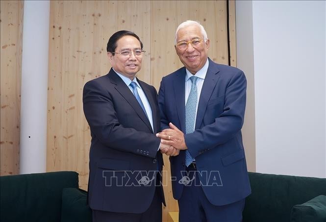 越南政府总理范明政会见欧洲理事会主席安东尼奥•科斯塔。