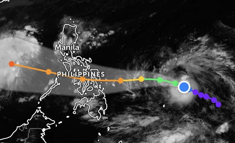 更新截至越南时间11月1日下午5时50分的卫星图像所显示的热带低气压位置。