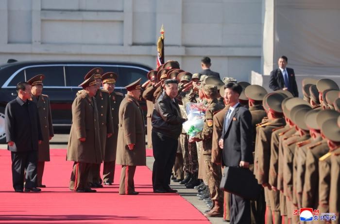 金正恩视察第十一军。图片来源：朝中社报道截图