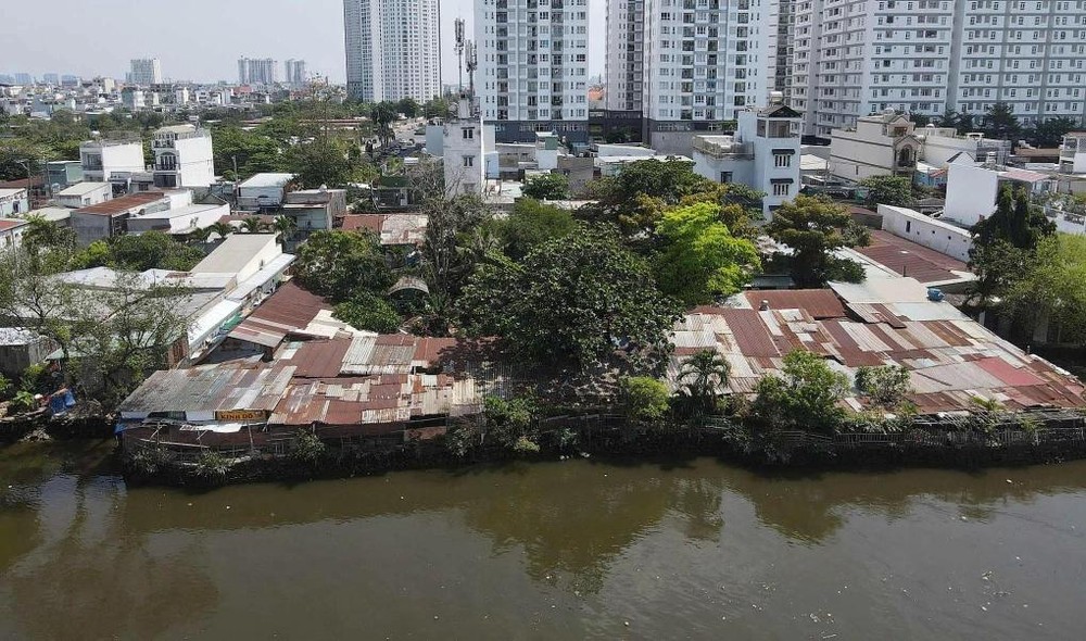 2024年，位于原平政县的大婆涌沿岸一排民房。