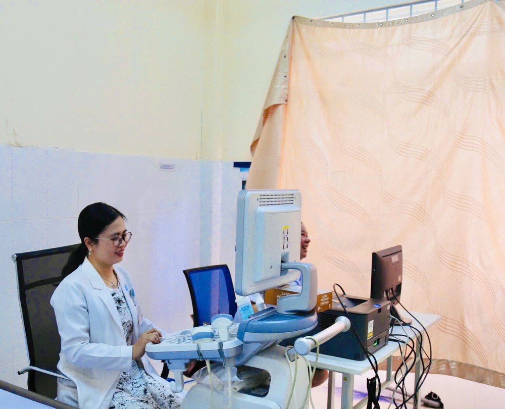  医生正在慈裕医院第二分院工作。