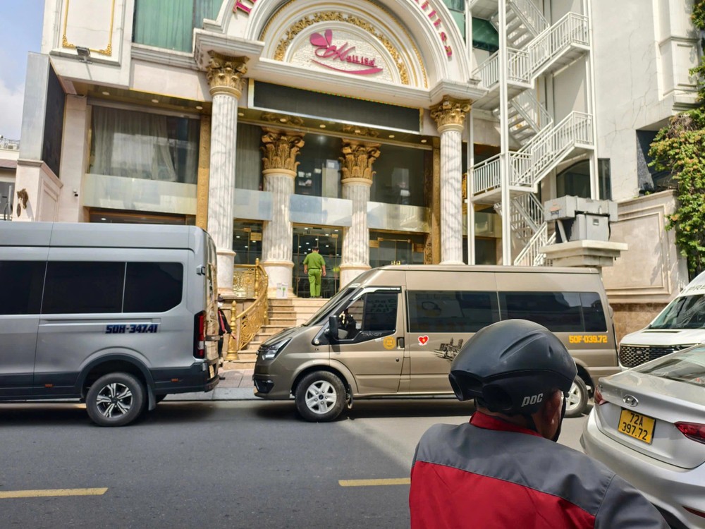 公安同时检查胡志明市Mailisa美容系统。