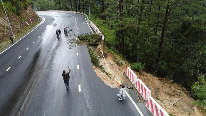 11月17日帕簾岭滑坡位置。