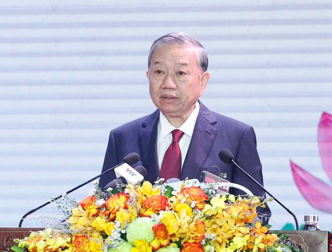 党中央总书记苏林发表讲话。